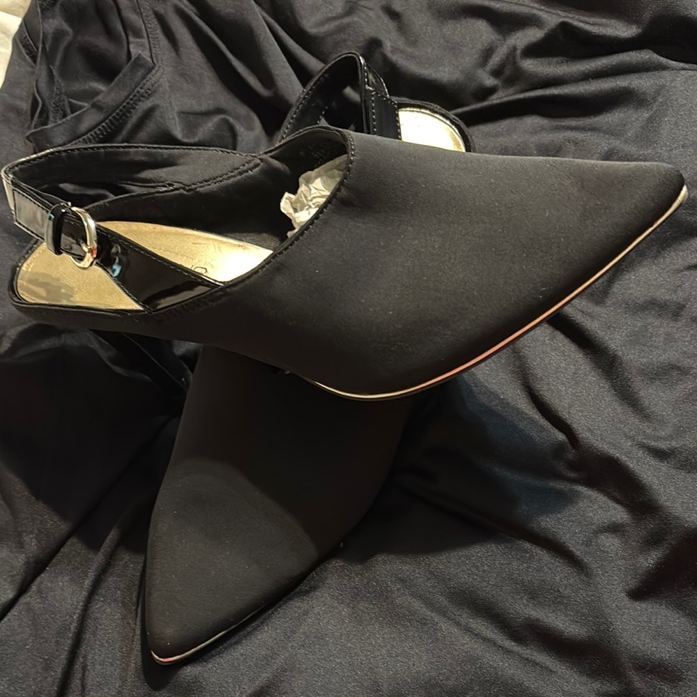 Bandolino Black Pointed Toe Heels for Formal Occasions
